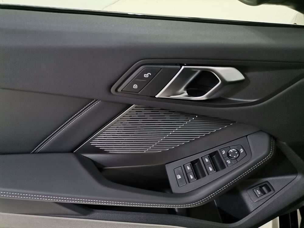 BMW Serie 1 nuova a Salerno (15)