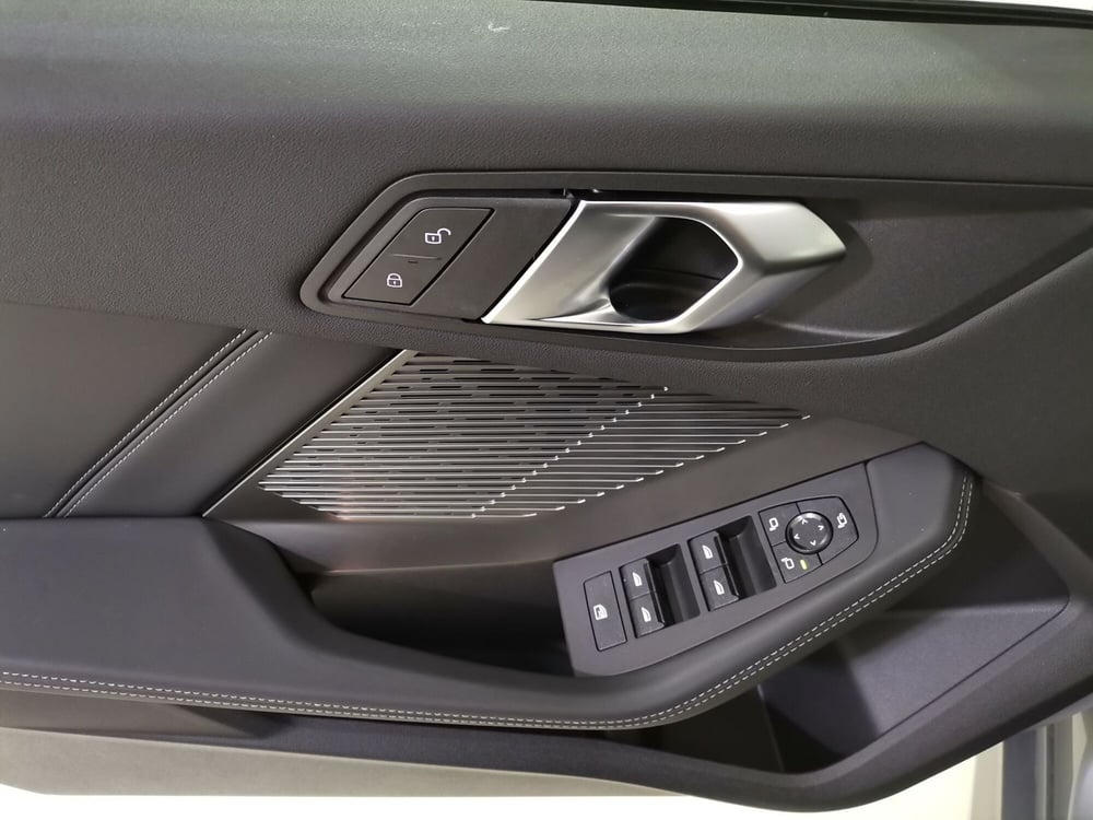 BMW Serie 1 5p. nuova a Salerno (15)