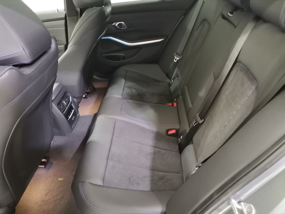 BMW Serie 3 Touring nuova a Salerno (10)