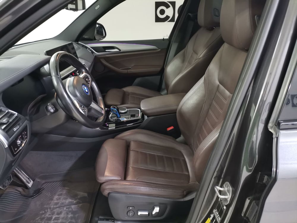 BMW iX3 usata a Salerno (9)