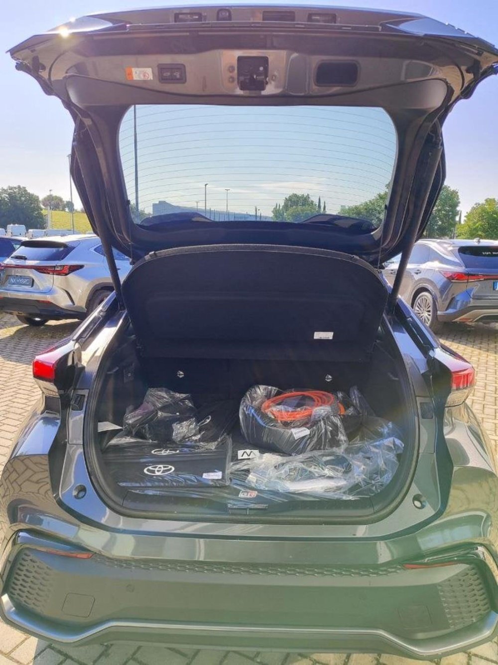 Toyota Toyota C-HR nuova a Perugia (10)