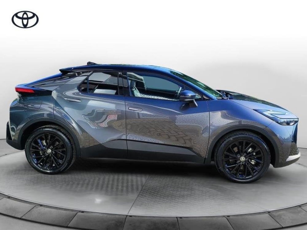 Toyota Toyota C-HR nuova a Perugia (13)