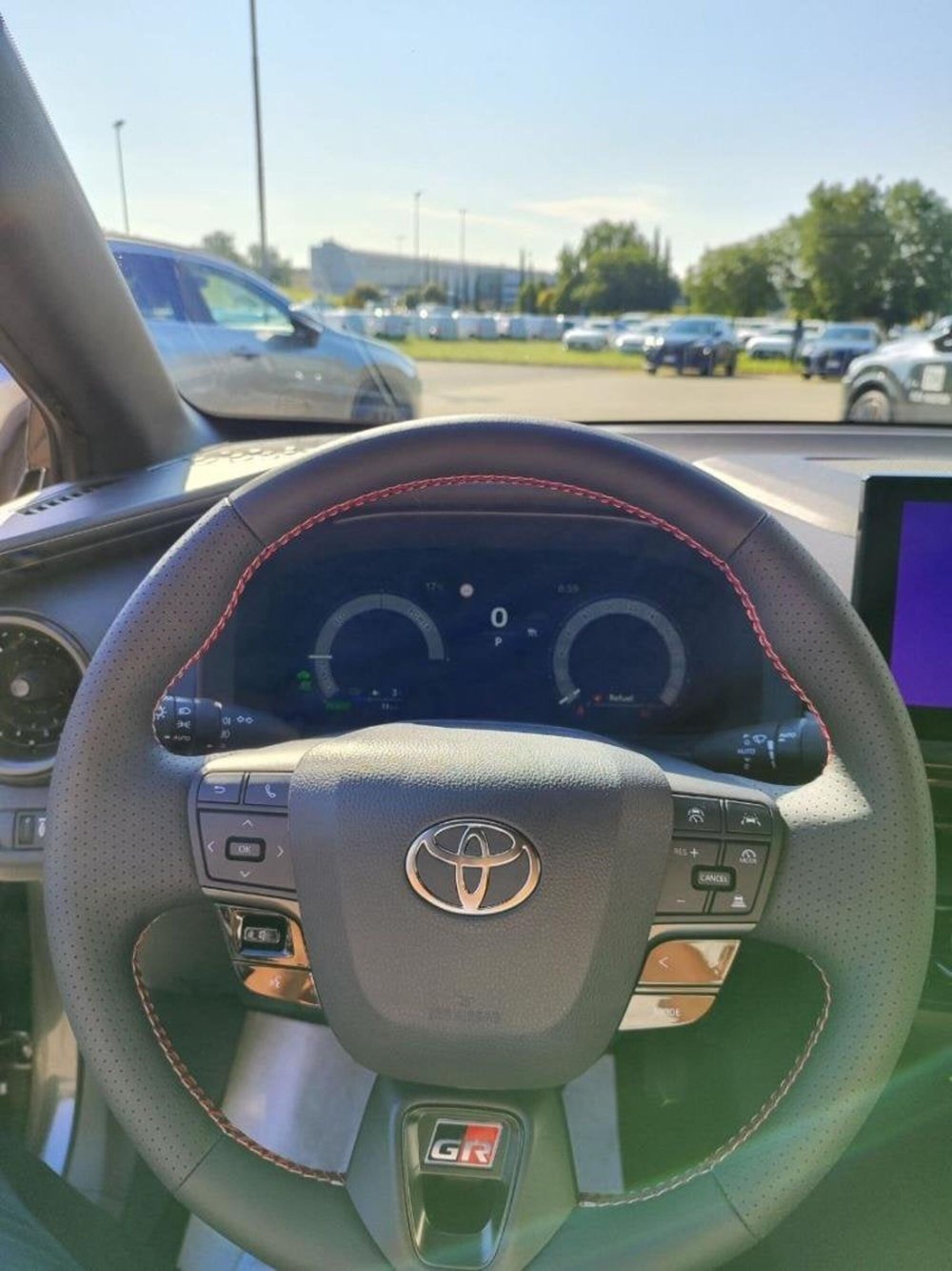 Toyota Toyota C-HR nuova a Perugia (9)