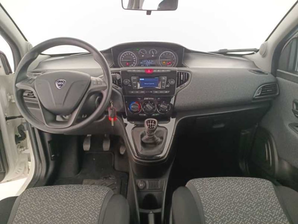 Lancia Ypsilon usata a Treviso (9)