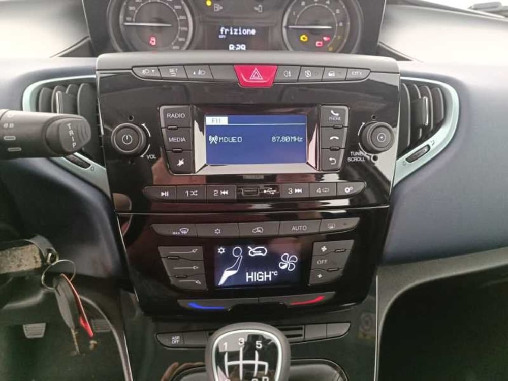 Lancia Ypsilon usata a Treviso (15)