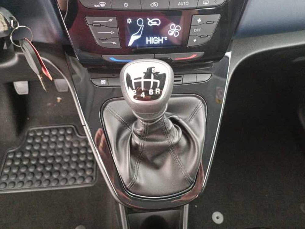 Lancia Ypsilon usata a Treviso (17)