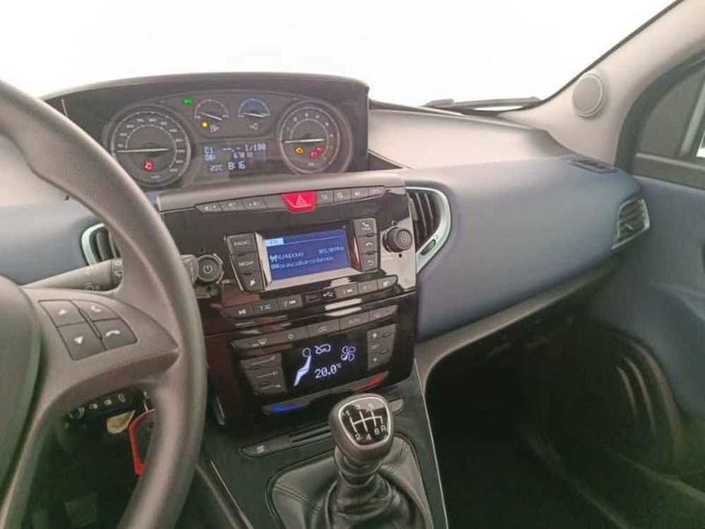 Lancia Ypsilon usata a Treviso (16)