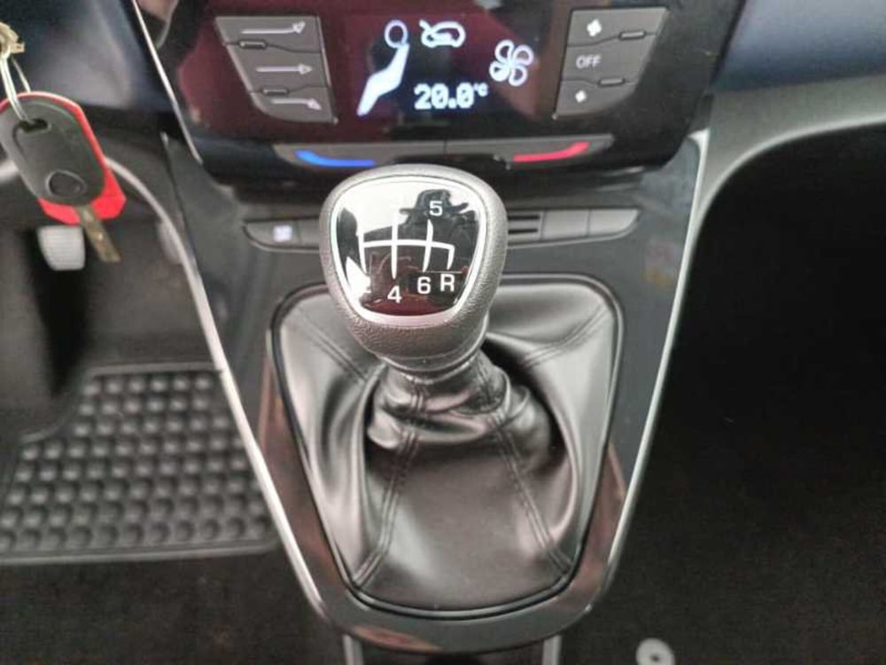 Lancia Ypsilon usata a Treviso (17)