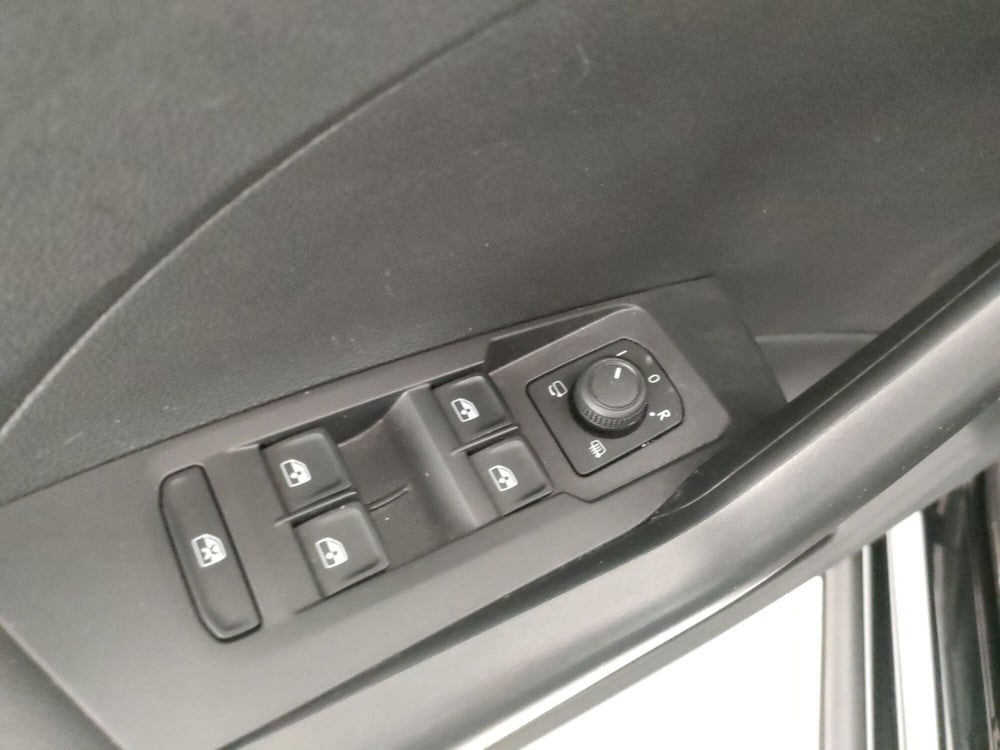 Volkswagen T-Cross usata a Napoli (9)