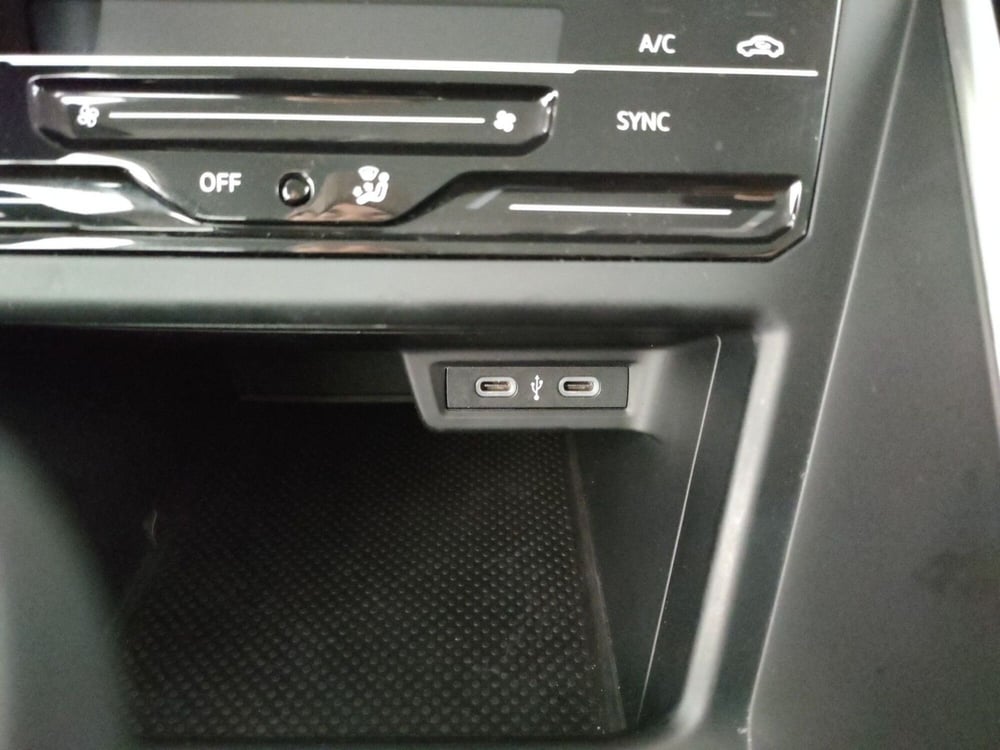Volkswagen Taigo usata a Napoli (12)