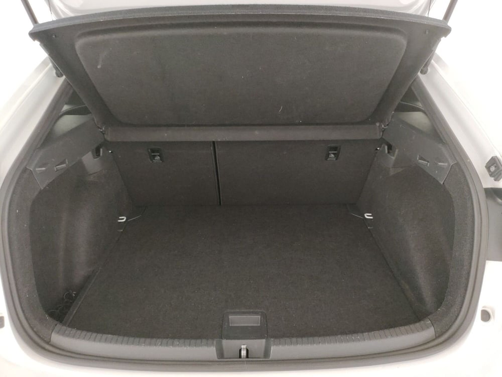 Volkswagen Taigo usata a Napoli (19)