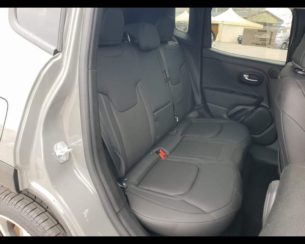 Jeep Renegade nuova a Lucca (13)
