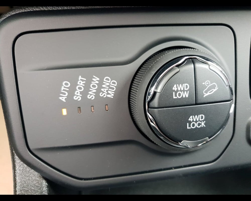 Jeep Renegade nuova a Lucca (16)