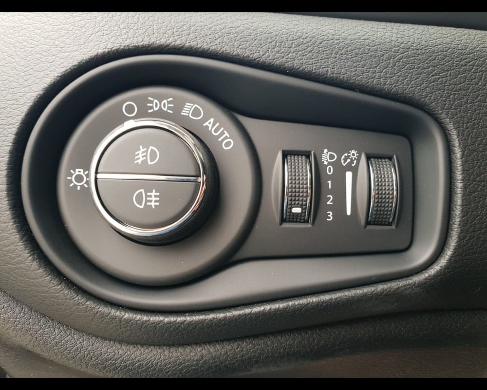 Jeep Renegade nuova a Lucca (18)