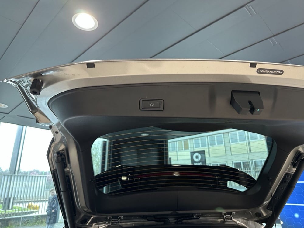 Omoda Omoda 5 EV nuova a Milano (15)