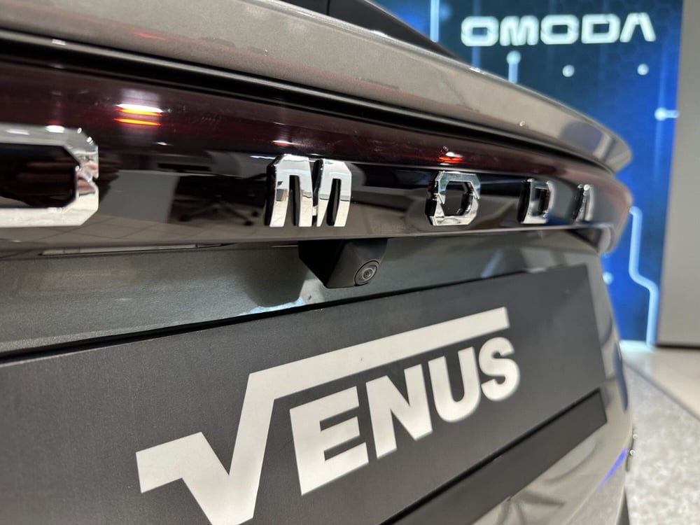 Omoda Omoda 5 EV nuova a Milano (8)
