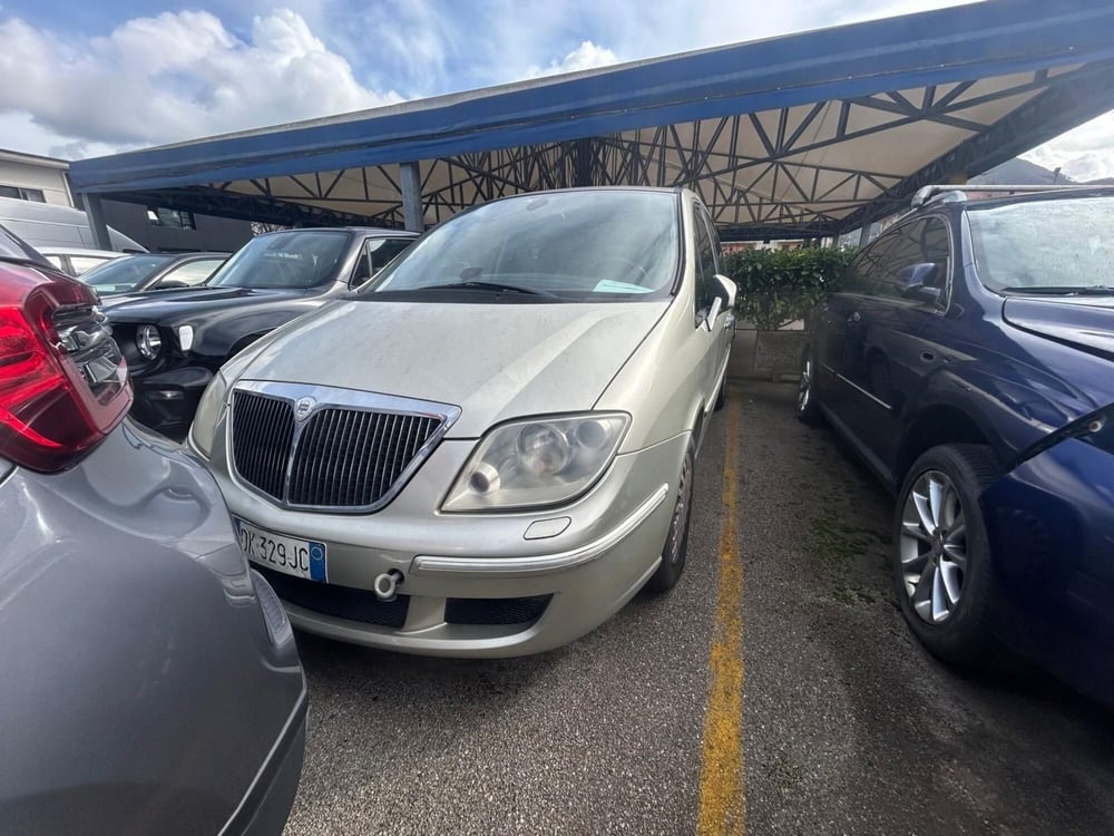 Lancia Phedra usata a Salerno