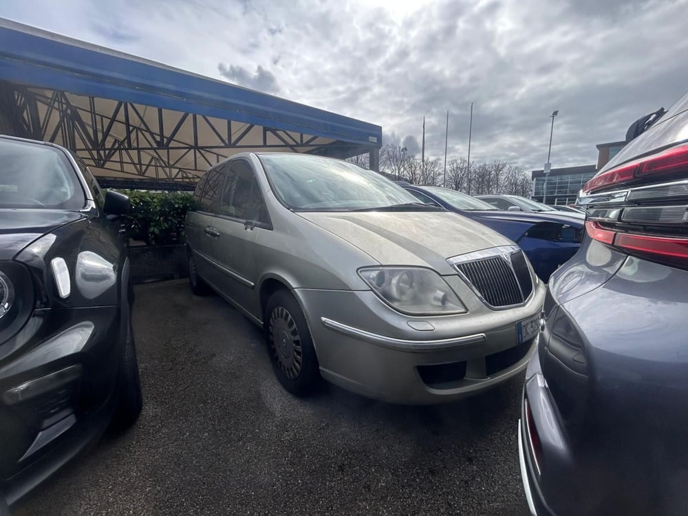 Lancia Phedra usata a Salerno (2)