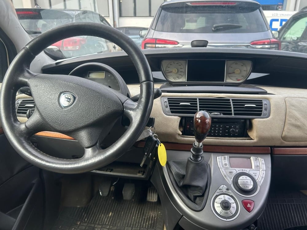 Lancia Phedra usata a Salerno (5)