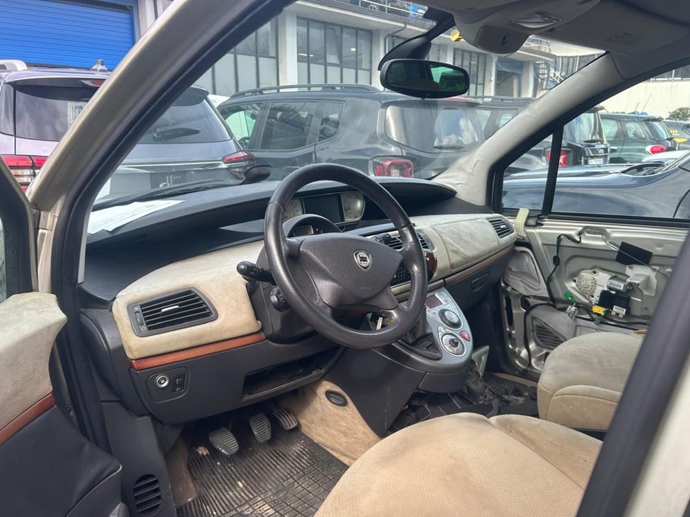 Lancia Phedra usata a Salerno (8)