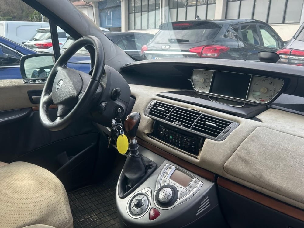 Lancia Phedra usata a Salerno (9)