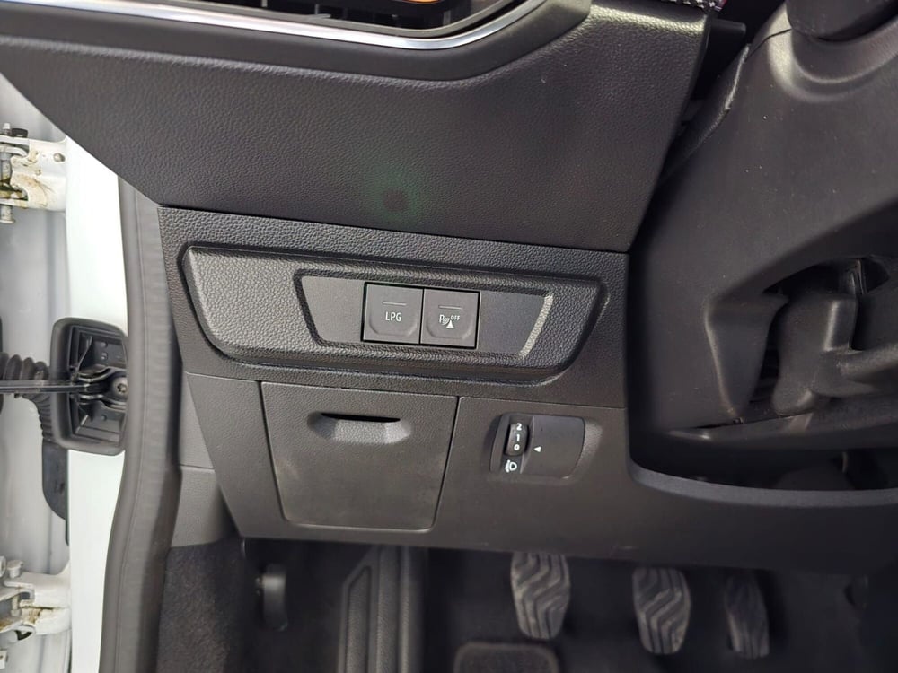 Dacia Sandero usata a Rimini (17)