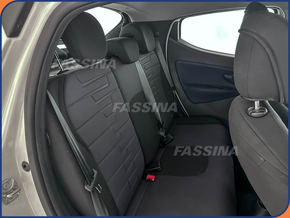 Lancia Ypsilon usata a Milano (11)