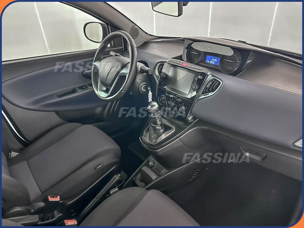 Lancia Ypsilon usata a Milano (12)