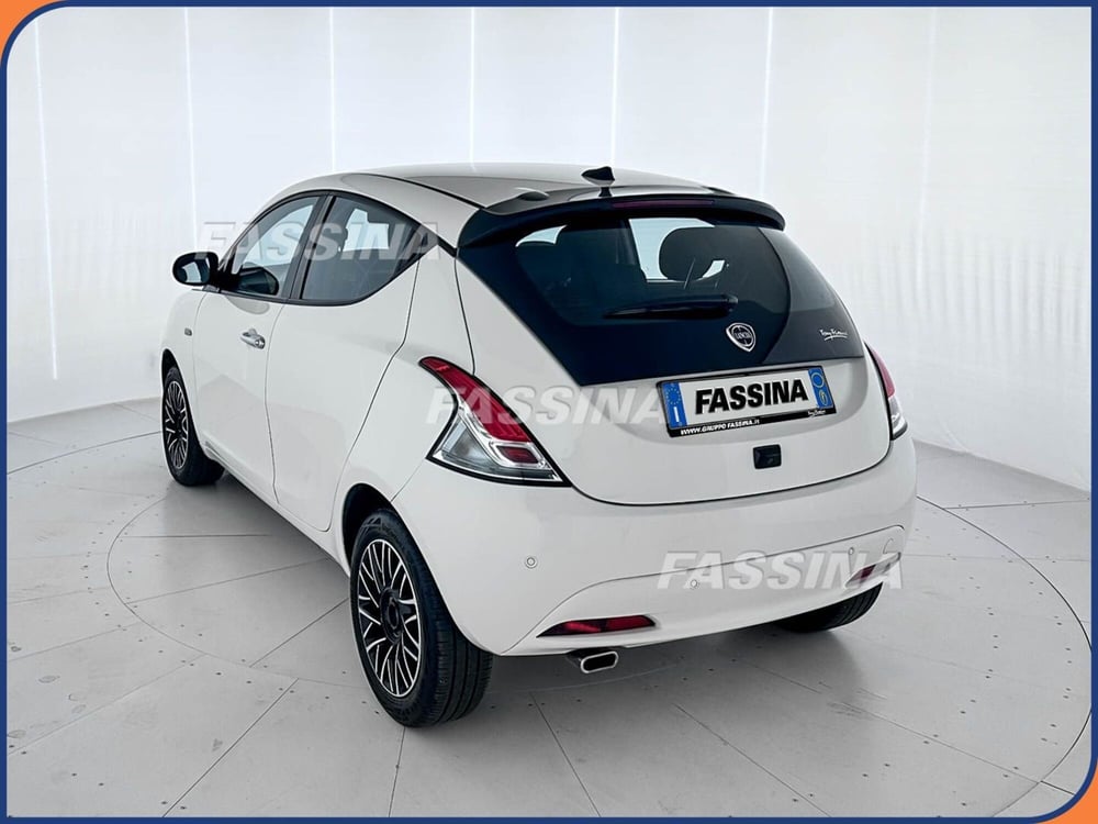 Lancia Ypsilon usata a Milano (4)