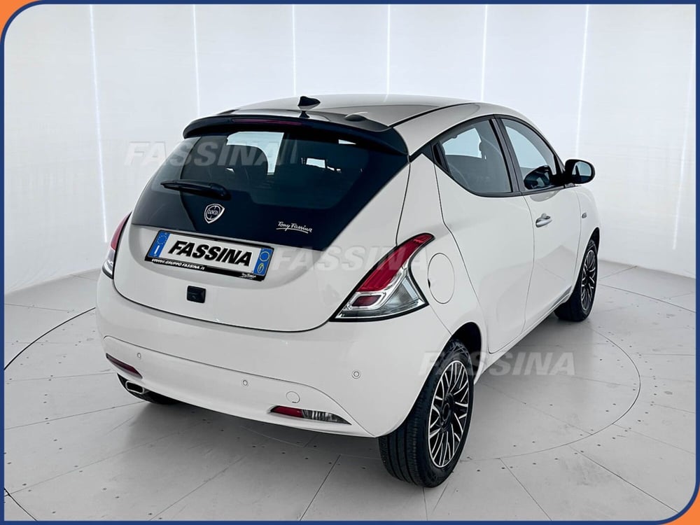Lancia Ypsilon usata a Milano (6)