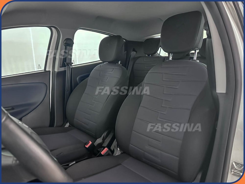 Lancia Ypsilon usata a Milano (7)
