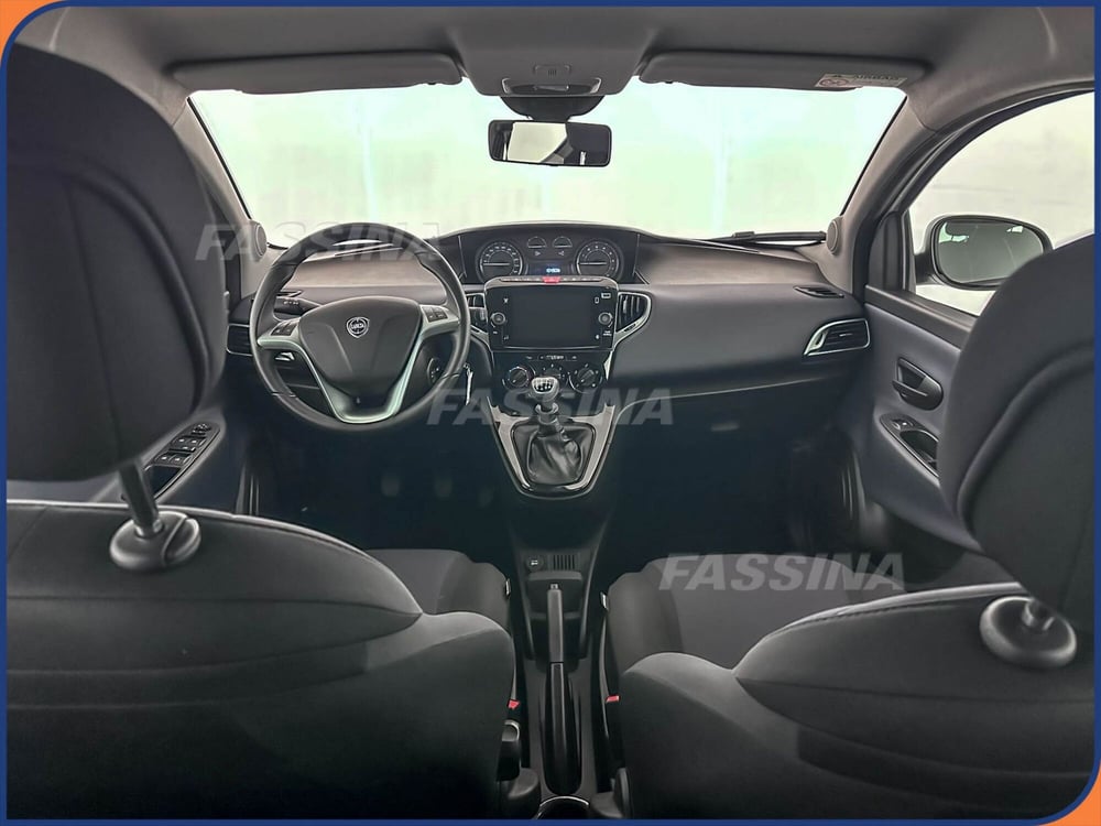 Lancia Ypsilon usata a Milano (9)