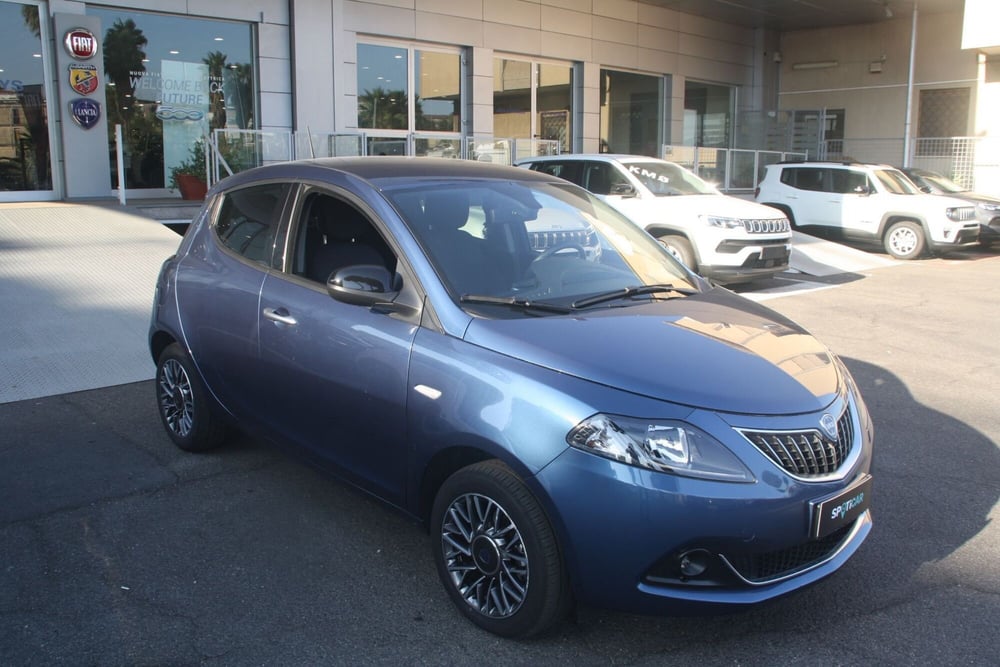 Lancia Ypsilon usata a Catania (2)