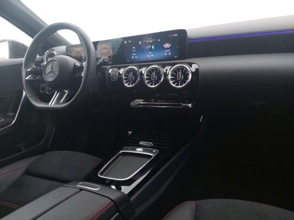 Mercedes-Benz Classe A nuova a Bari (3)