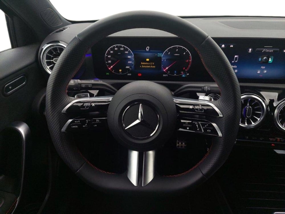 Mercedes-Benz Classe A nuova a Bari (4)
