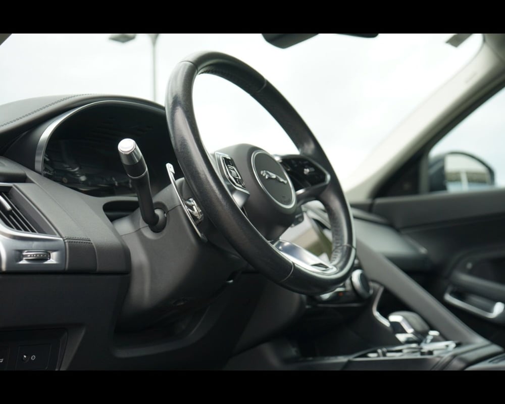 Jaguar E-Pace usata a Chieti (10)