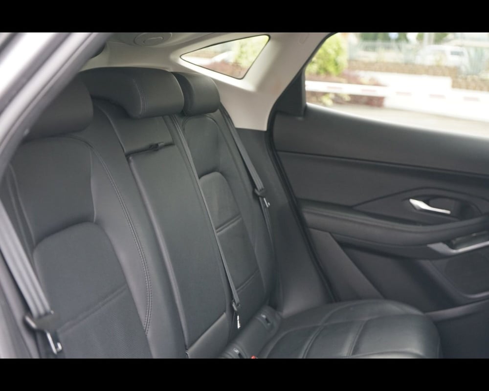 Jaguar E-Pace usata a Chieti (12)