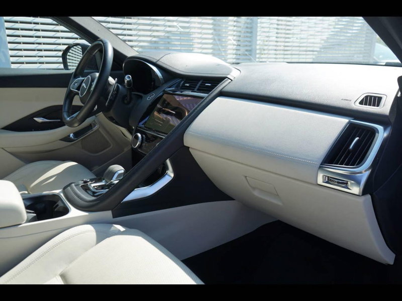 Jaguar E-Pace usata a Chieti (3)