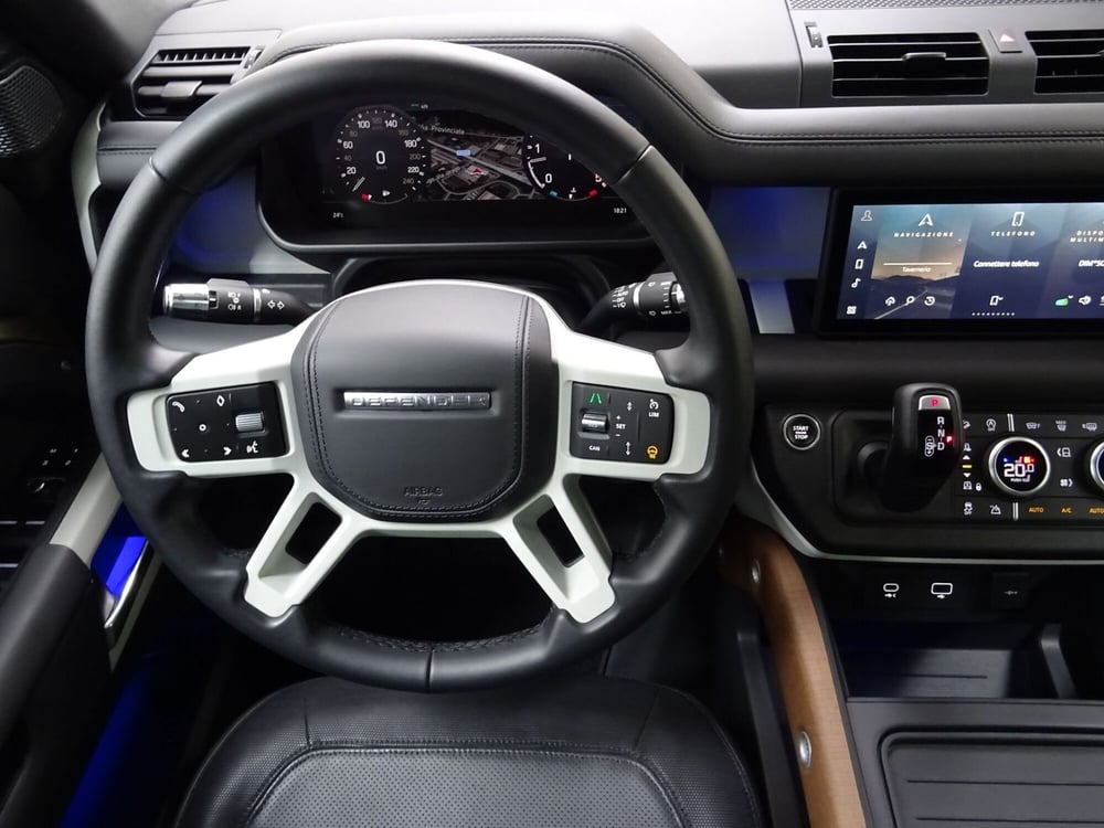 Land Rover Defender usata a Como (10)