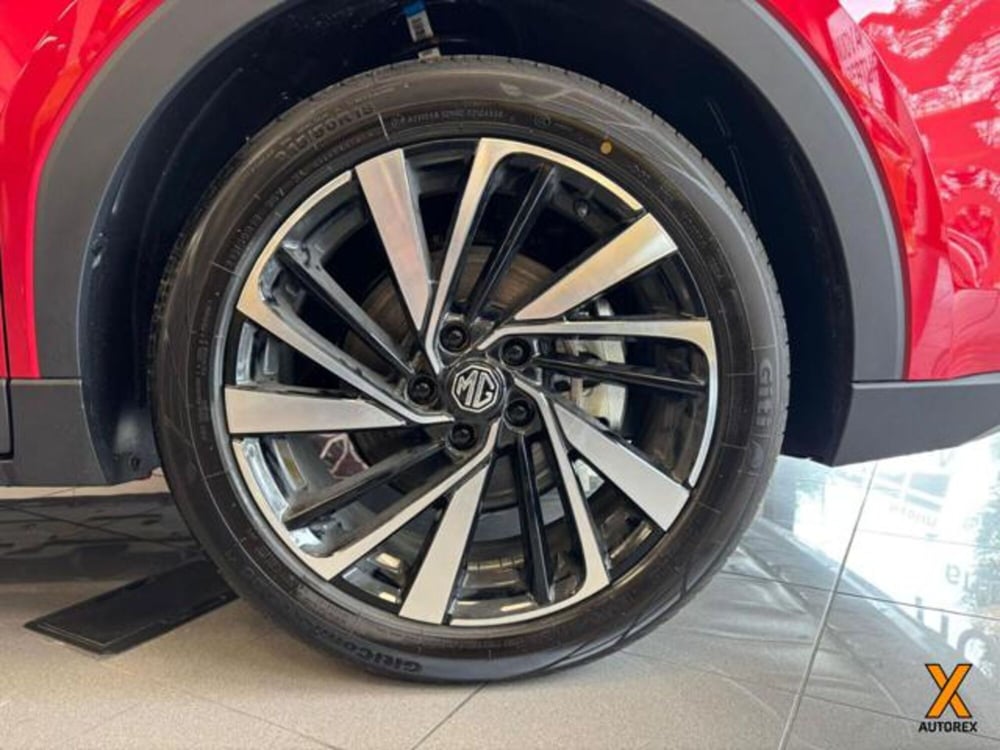 Mg ZS EV nuova a Varese (12)