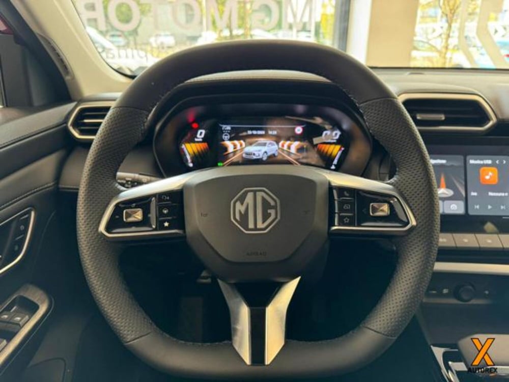 Mg ZS EV nuova a Varese (17)
