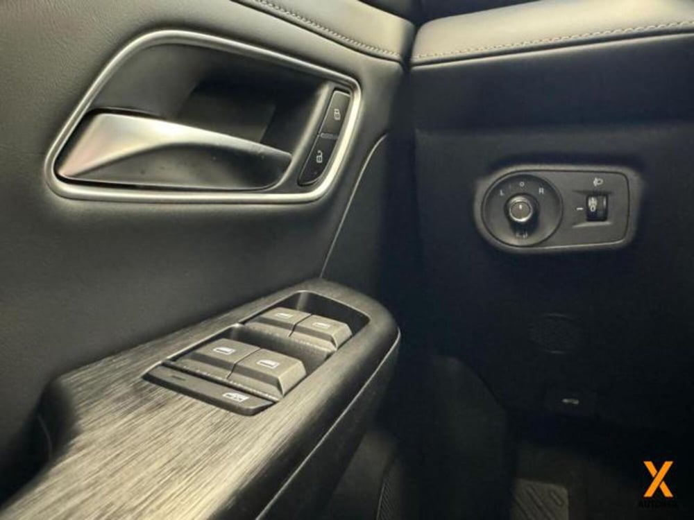 Mg ZS EV nuova a Varese (20)