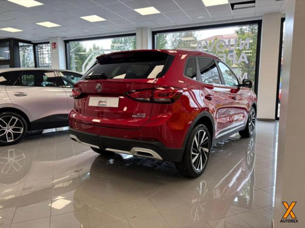 Mg ZS EV nuova a Varese (5)