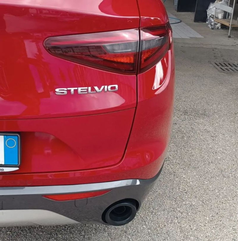 Alfa Romeo Stelvio usata a Latina (10)
