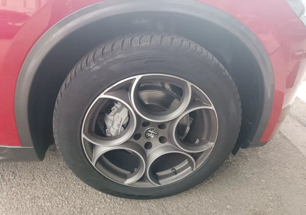 Alfa Romeo Stelvio usata a Latina (11)