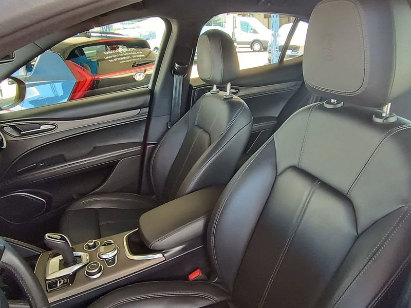 Alfa Romeo Stelvio usata a Latina (13)