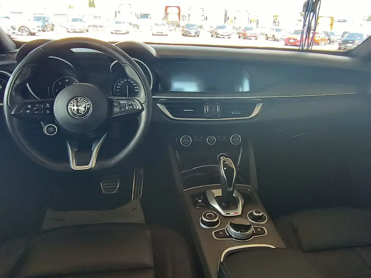 Alfa Romeo Stelvio usata a Latina (14)