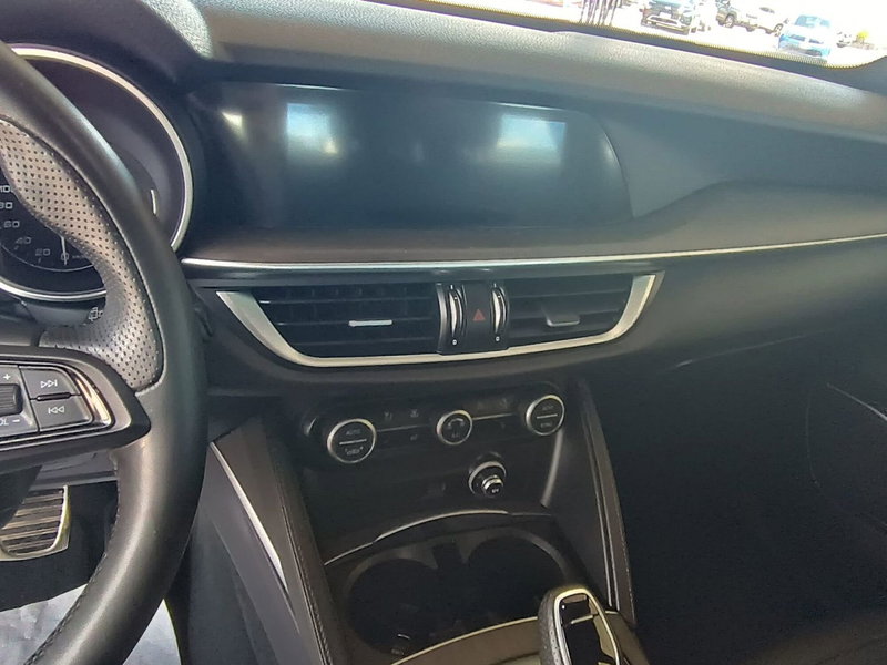 Alfa Romeo Stelvio usata a Latina (18)