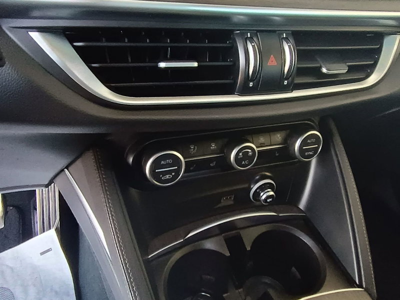 Alfa Romeo Stelvio usata a Latina (19)