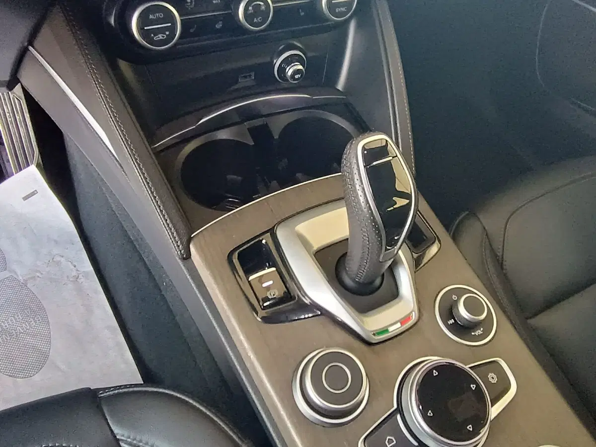 Alfa Romeo Stelvio usata a Latina (20)
